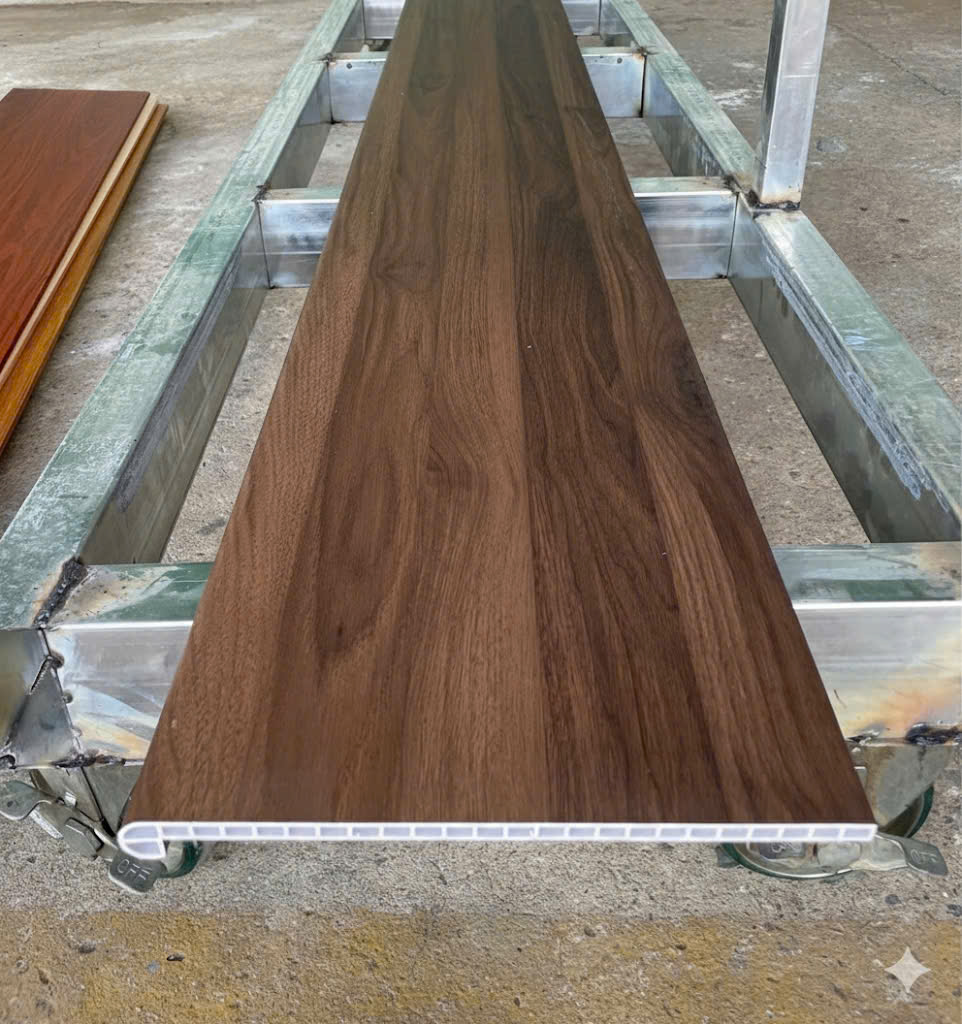 Tấm nhựa lót sàn màu gỗ đậm vintage