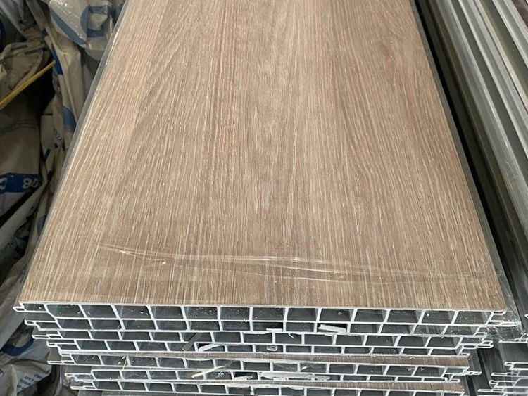 Tổng quan về tấm nhựa lót sàn chịu lực