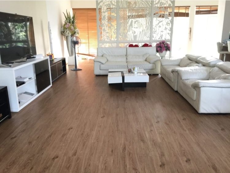 Ứng dụng sàn nhựa PVC linh hoạt cho phòng khách, phòng ngủ, văn phòng và cửa hàng.