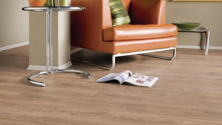 Chọn sàn gỗ phù hợp cần cân đối độ dày, chất lượng và ngân sách.