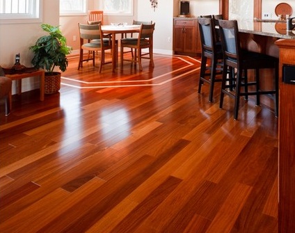 Sàn gỗ Giáng Hương Lào sở hữu độ bền cao và hương thơm tự nhiên đặc trưng.