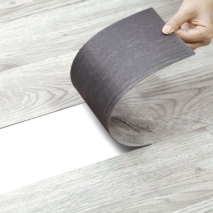 Có nên dùng sàn nhựa giả gỗ tự dán giá rẻ không?